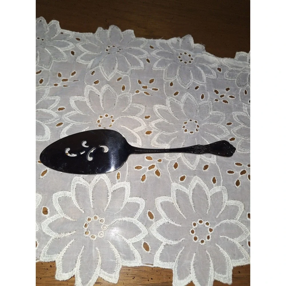 International Oneida Royal Danish Stainless‎ Pierced Tomato Server Flatware